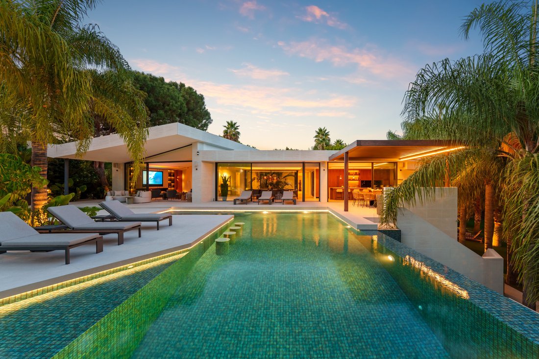 Villa in Elviria-Cabopino, Marbella, Spain 1 - 17017142