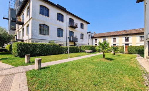 Penthouse in Rozzano, Lombardy, Italy 1