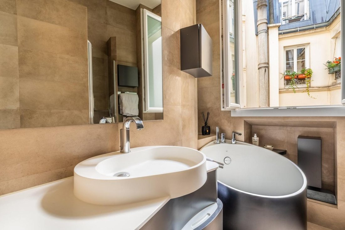 Apartment in Ternes-Maillot, Paris 17e Arrondissement, Paris 5 - 17017028