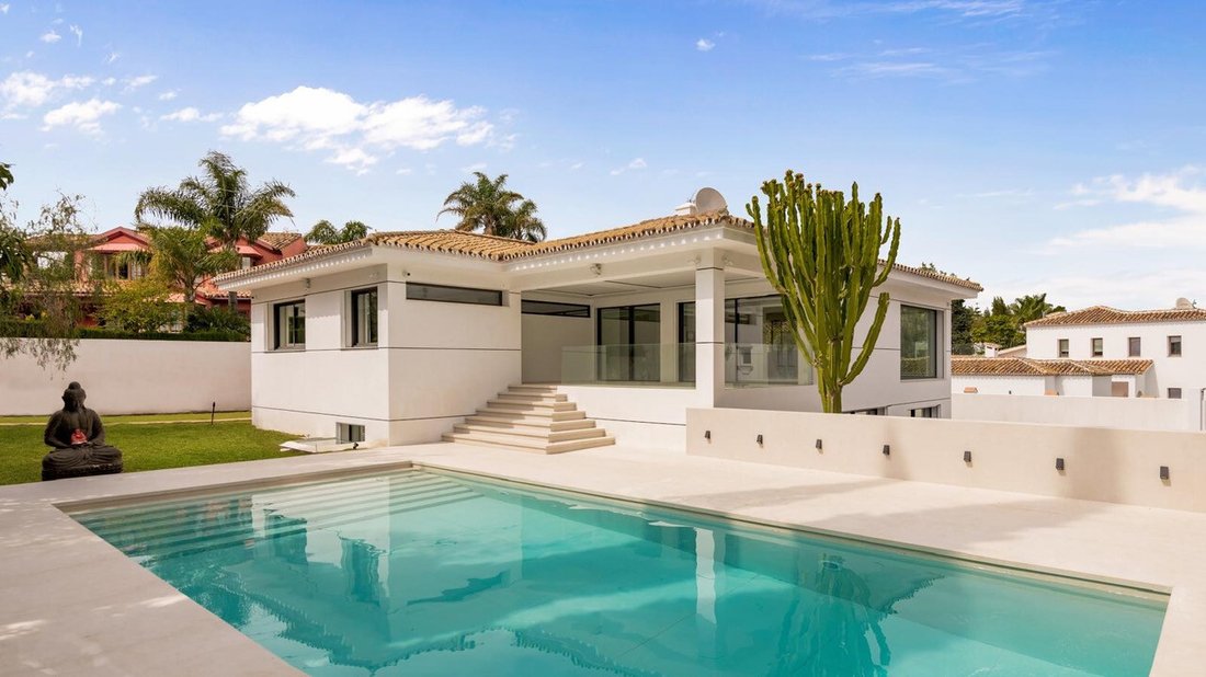 Villa in Guadalmina Alta, San Pedro de Alcantara, Spain 1 - 17017799