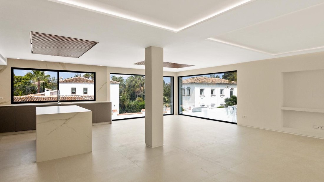 Villa in Guadalmina Alta, San Pedro de Alcantara, Spain 2 - 17017799