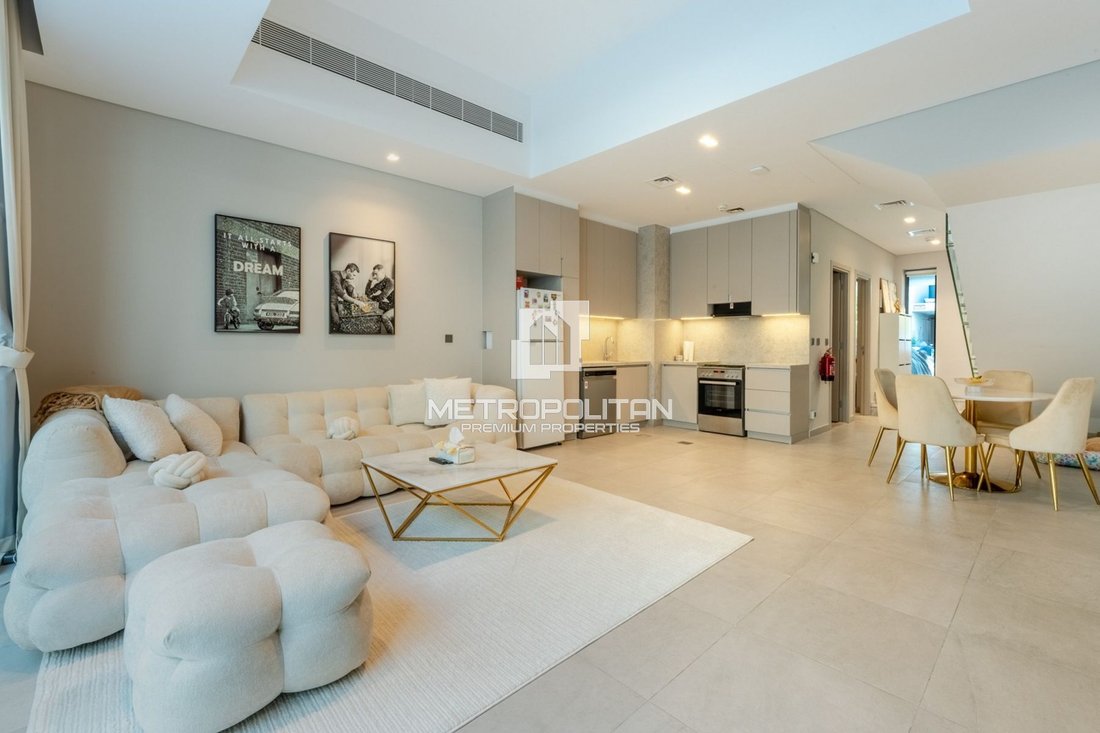 Townhouse in Hadaeq Sheikh Mohammed Bin Rashid, Dubai, United Arab Emirates 1 - 17018719