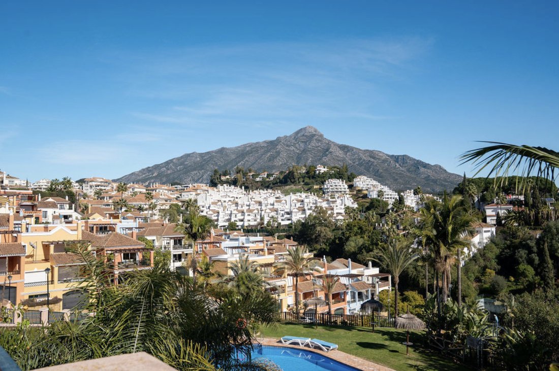 Maison de ville à Nueva Andalucia, Marbella, Espagne 2 - 17017755