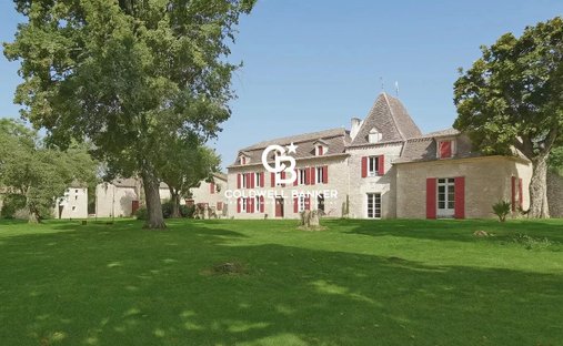 Castle in Saint-Méard-de-Gurçon, Nouvelle-Aquitaine, France 1