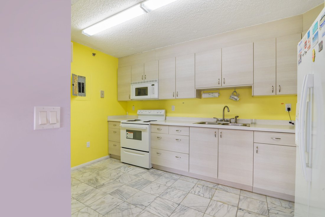 Condo in Bal Harbour, Florida, United States 4 - 17017399