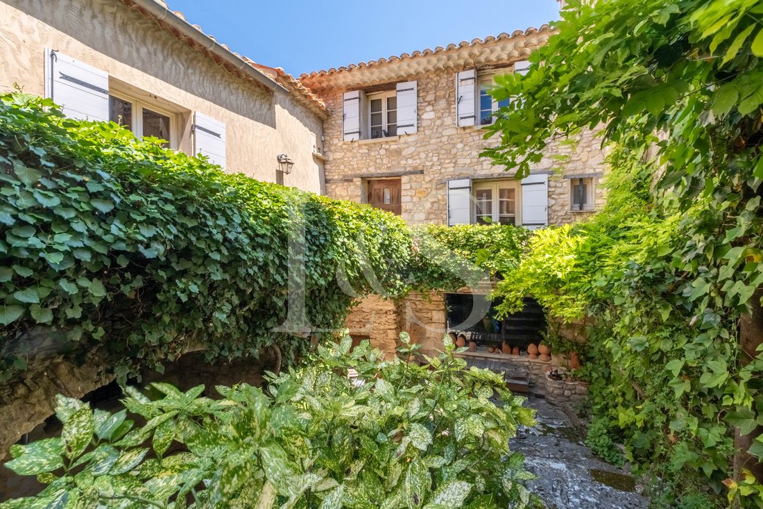 Venasque, Provence-Alpes-Côte d'Azur, France 4 - 17018969