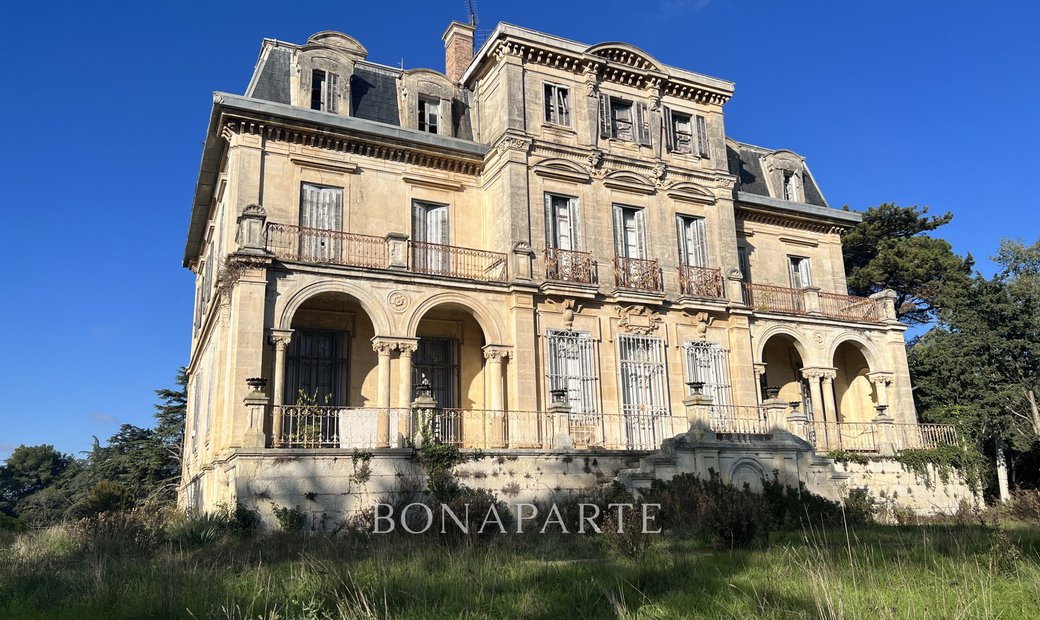 Château 1330 M² Sur 13 Ha Proximité Nimes