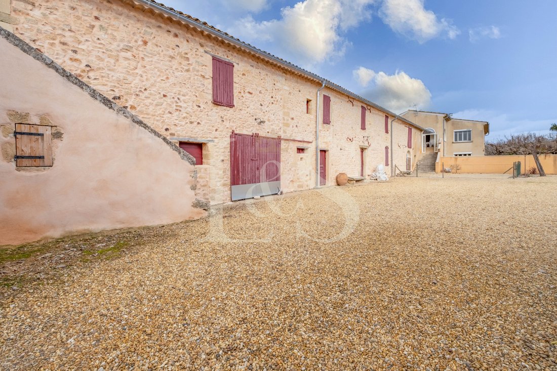 Castle in Fontaine-de-Vaucluse, Provence-Alpes-Côte d'Azur, France 4 - 17019175