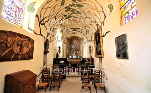 Château 3800 M² Sur Terrain 22ha