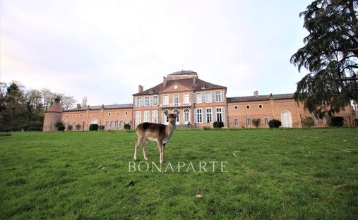 Château 3800 M² Sur Terrain 22ha