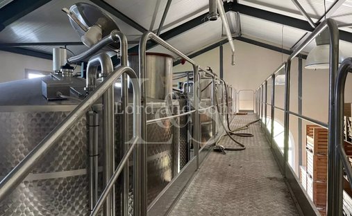 Provencal Farmhouse Of 277m² With Swimming Pool On Land Of Almost 2ha