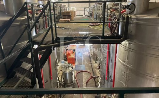 Provencal Farmhouse Of 277m² With Swimming Pool On Land Of Almost 2ha