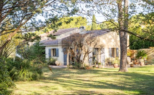 Villa in Saint Antoine, L'Isle-sur-la-Sorgue, France 1