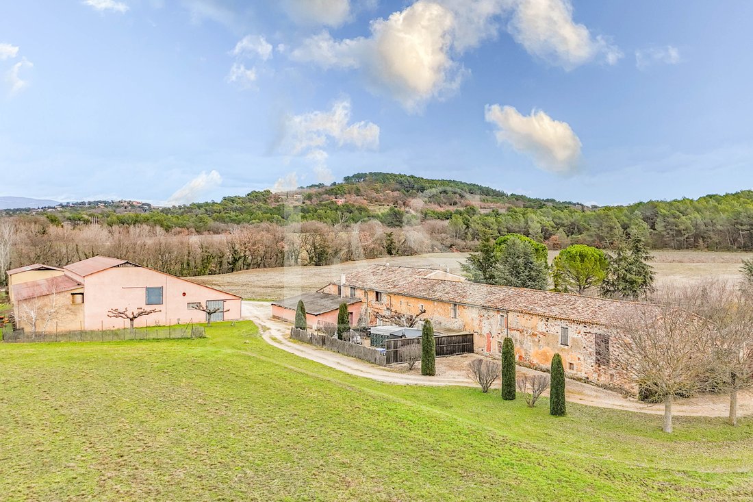Castle in Fontaine-de-Vaucluse, Provence-Alpes-Côte d'Azur, France 3 - 17019175