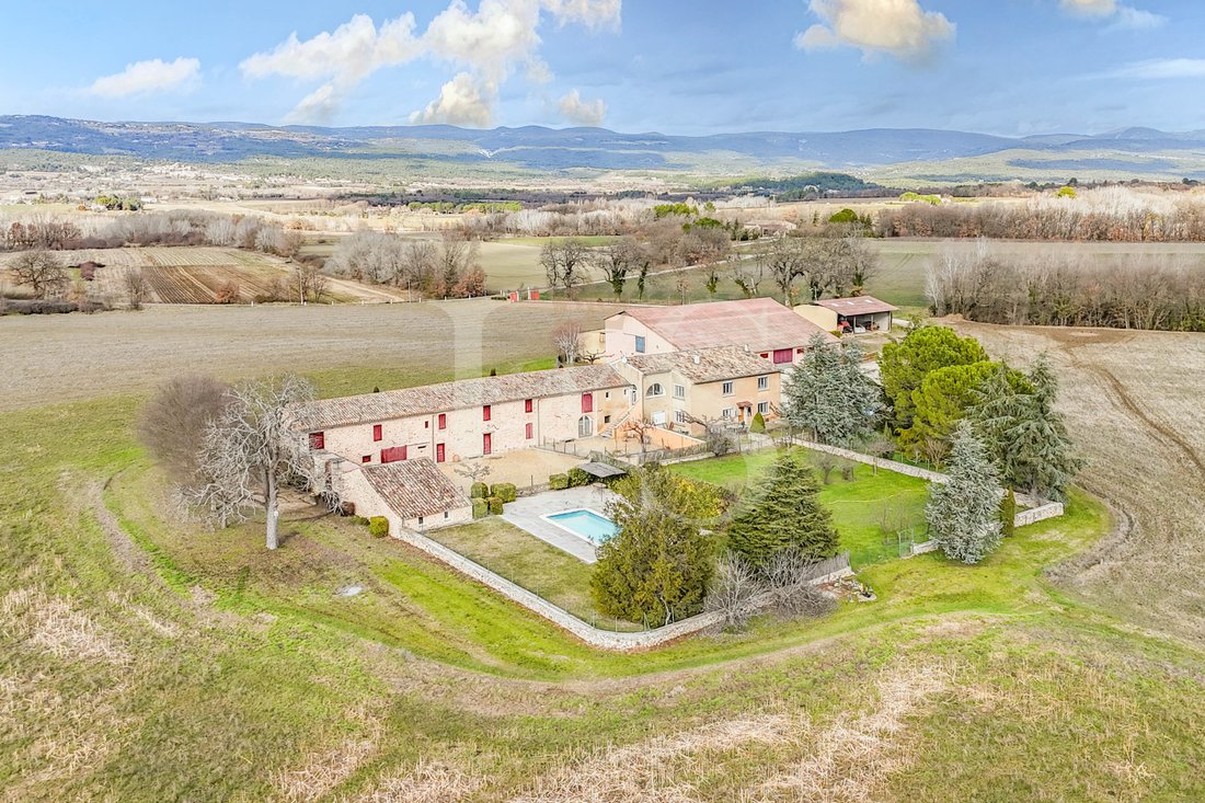 Castle in Fontaine-de-Vaucluse, Provence-Alpes-Côte d'Azur, France 1 - 17019175