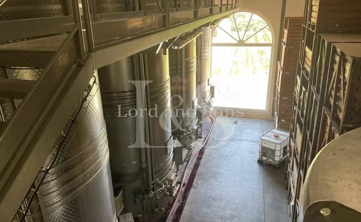 Provencal Farmhouse Of 277m² With Swimming Pool On Land Of Almost 2ha