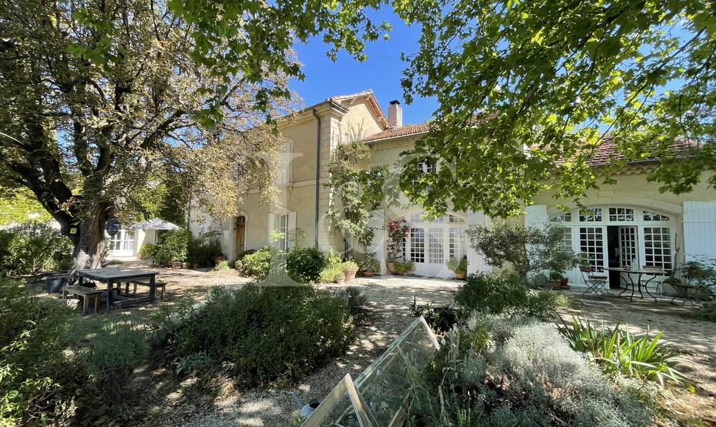 Provencal Farmhouse Of 277m² With Swimming Pool On Land Of Almost 2ha
