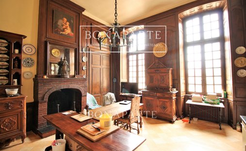 Château 3800 M² Sur Terrain 22ha