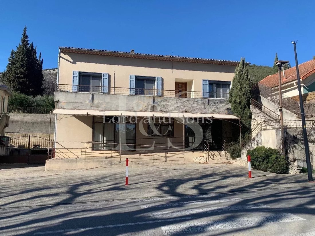 Beaumes-de-Venise, Provence-Alpes-Côte d'Azur, France 1 - 17018470