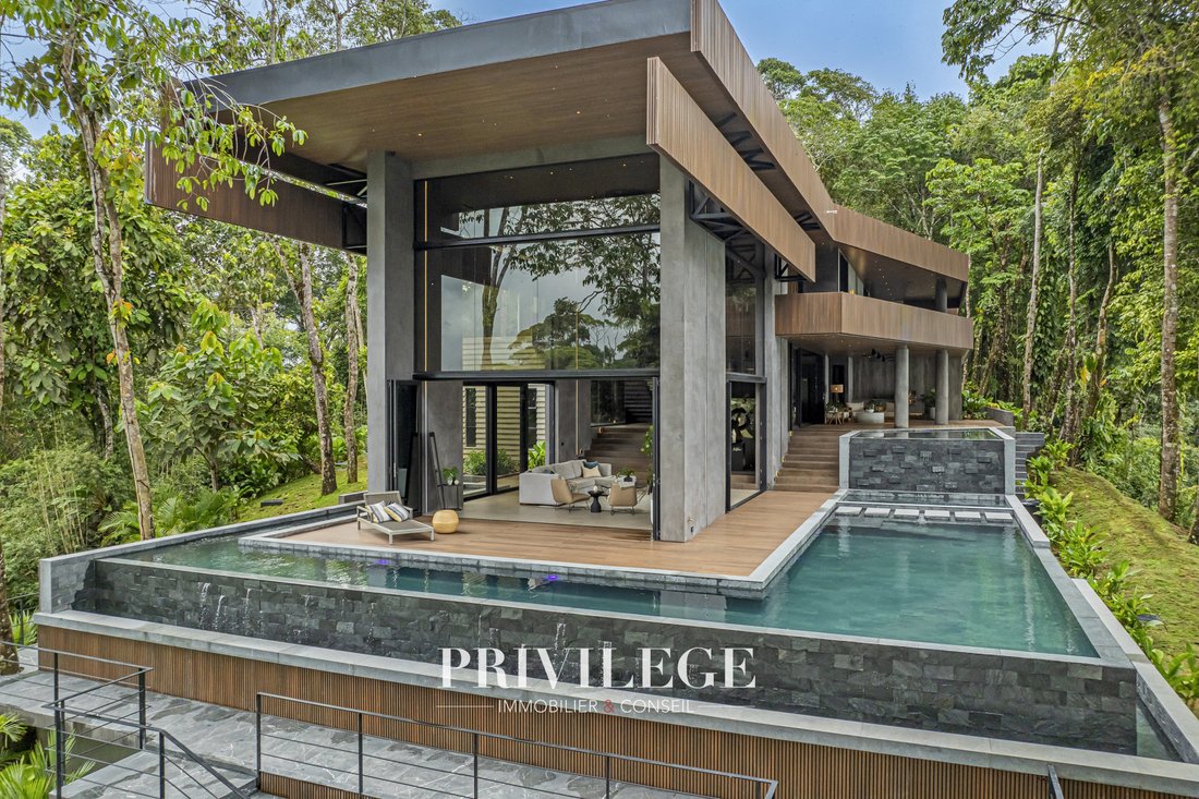 Villa in Quepos, Puntarenas Province, Costa Rica 1 - 17018540
