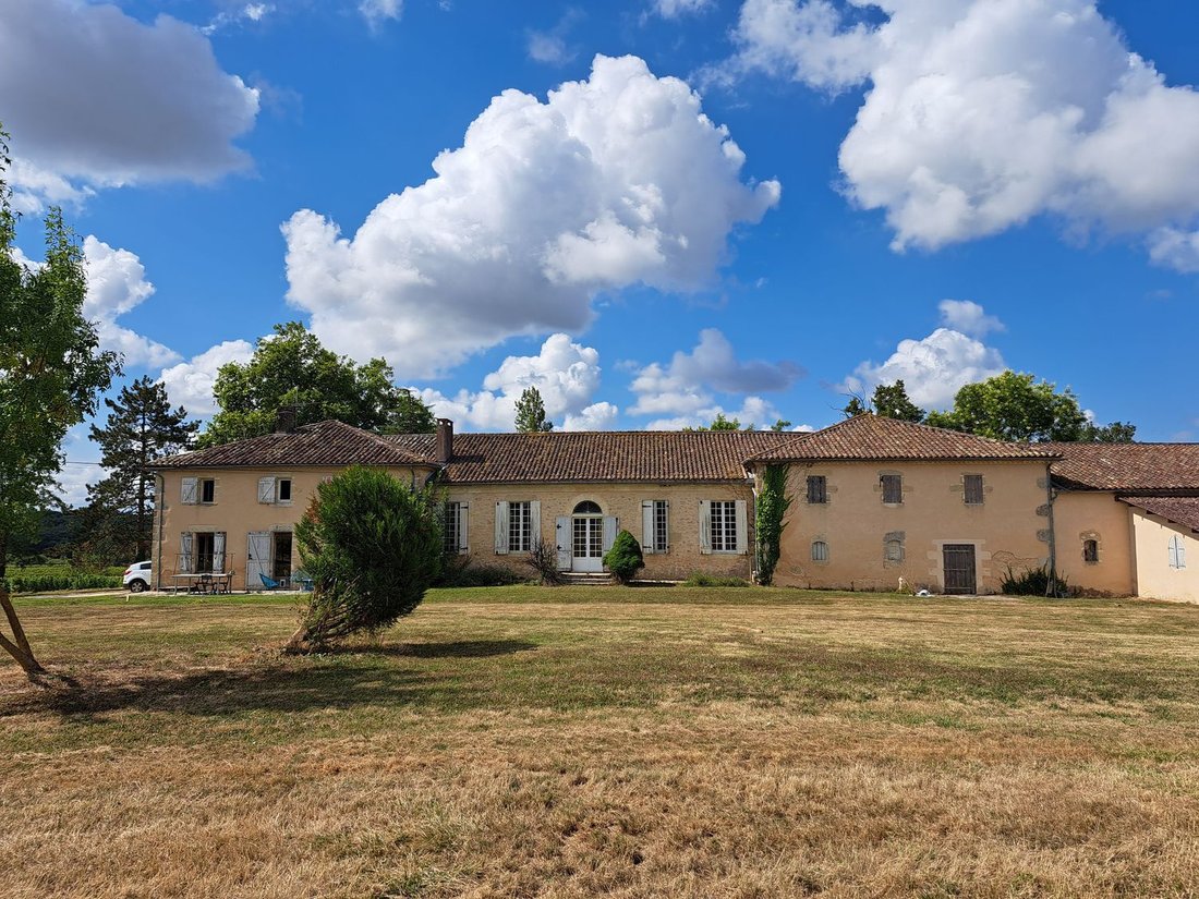Castle in Cadillac-sur-Garonne, Nouvelle-Aquitaine, France 3 - 17018650