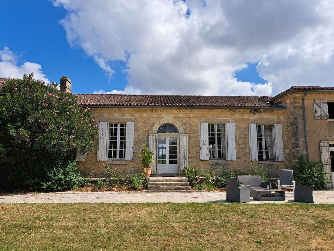 Castle in Cadillac-sur-Garonne, Nouvelle-Aquitaine, France 2 - 17018650