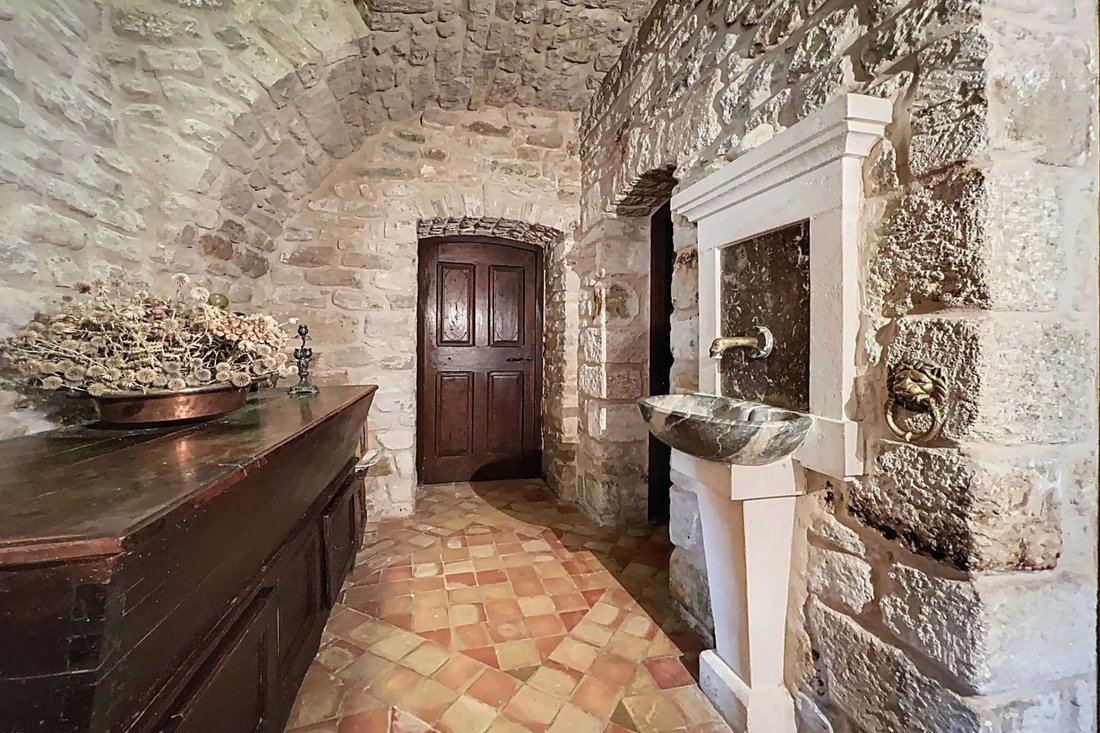 Castle in Saignon, Provence-Alpes-Côte d'Azur, France 2 - 17018712