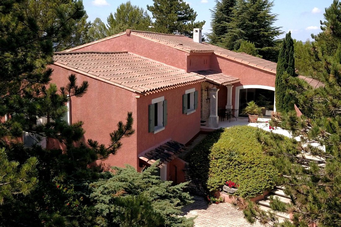 House in Saint-Saturnin-lès-Apt, Provence-Alpes-Côte d'Azur, France 1 - 17018487