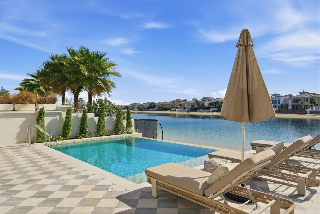 Villa in Palm Jumeirah, Dubai, United Arab Emirates 1 - 17019370