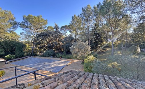 Château 1330 M² Sur 13 Ha Proximité Nimes