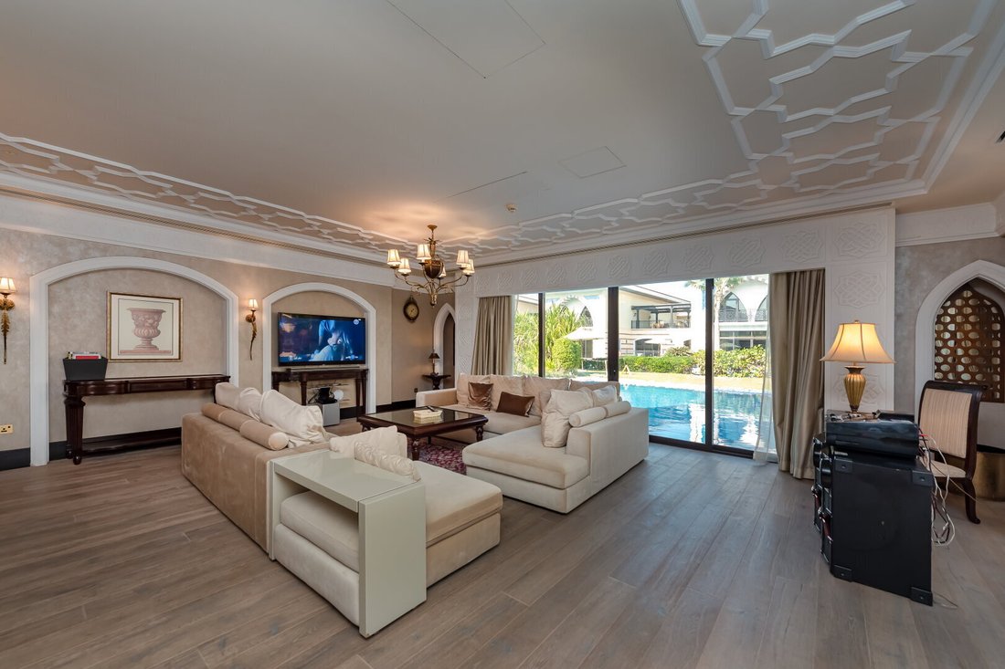 Villa in Dubai, United Arab Emirates 2 - 17020128