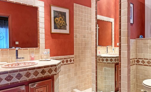 Château 1330 M² Sur 13 Ha Proximité Nimes