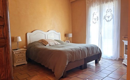Château 1330 M² Sur 13 Ha Proximité Nimes