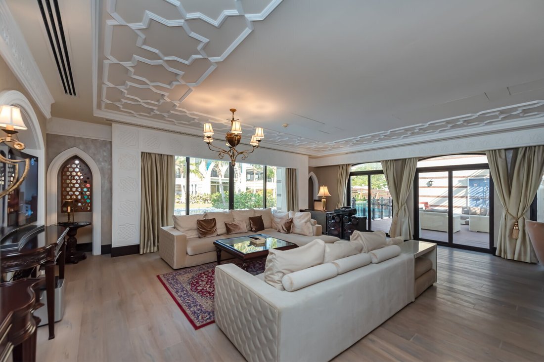 Villa in Dubai, United Arab Emirates 3 - 17020128