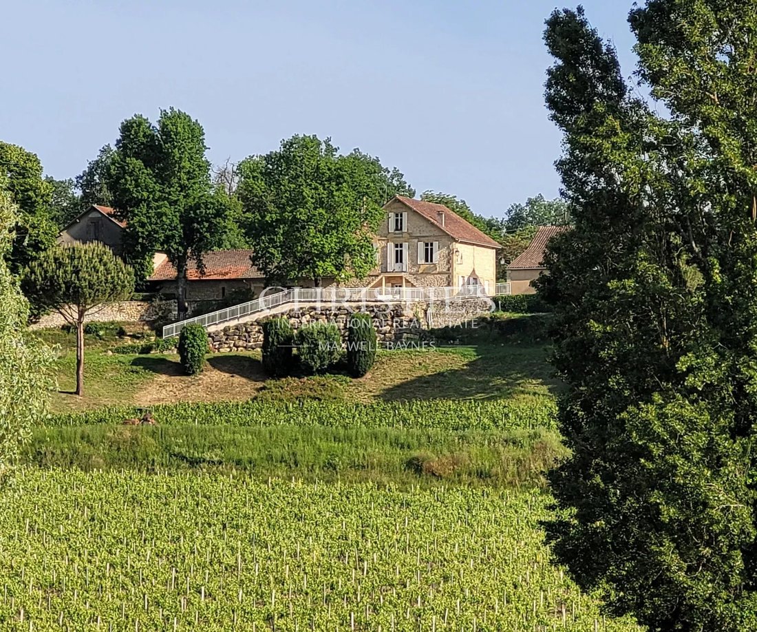 Farm Ranch in Saint-Émilion, Nouvelle-Aquitaine, France 1 - 16937703