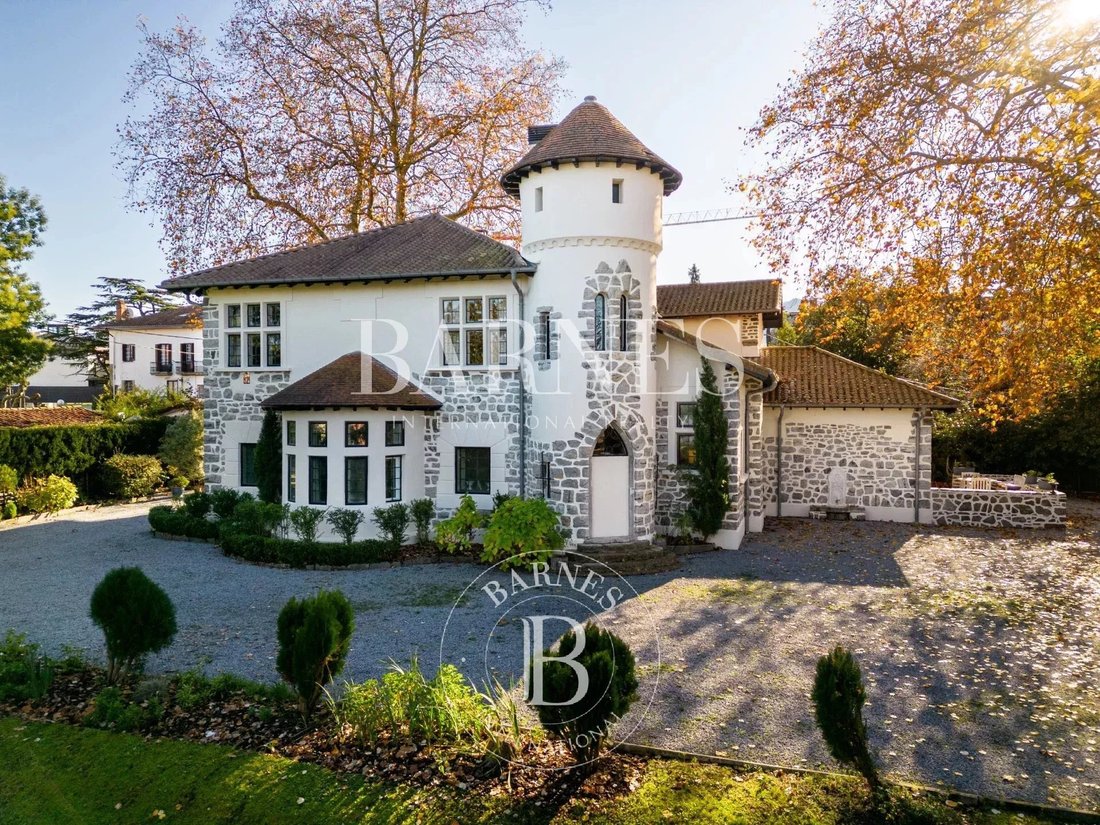 Villa in Ipar-Ekialdea, Donostia-San Sebastian, Spain 1 - 17020777