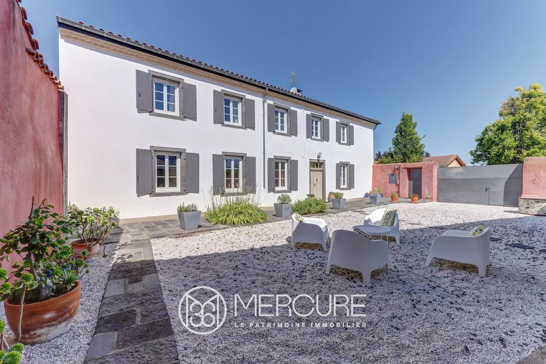 Estate in Malintrat, Auvergne-Rhône-Alpes, France 3 - 15921480