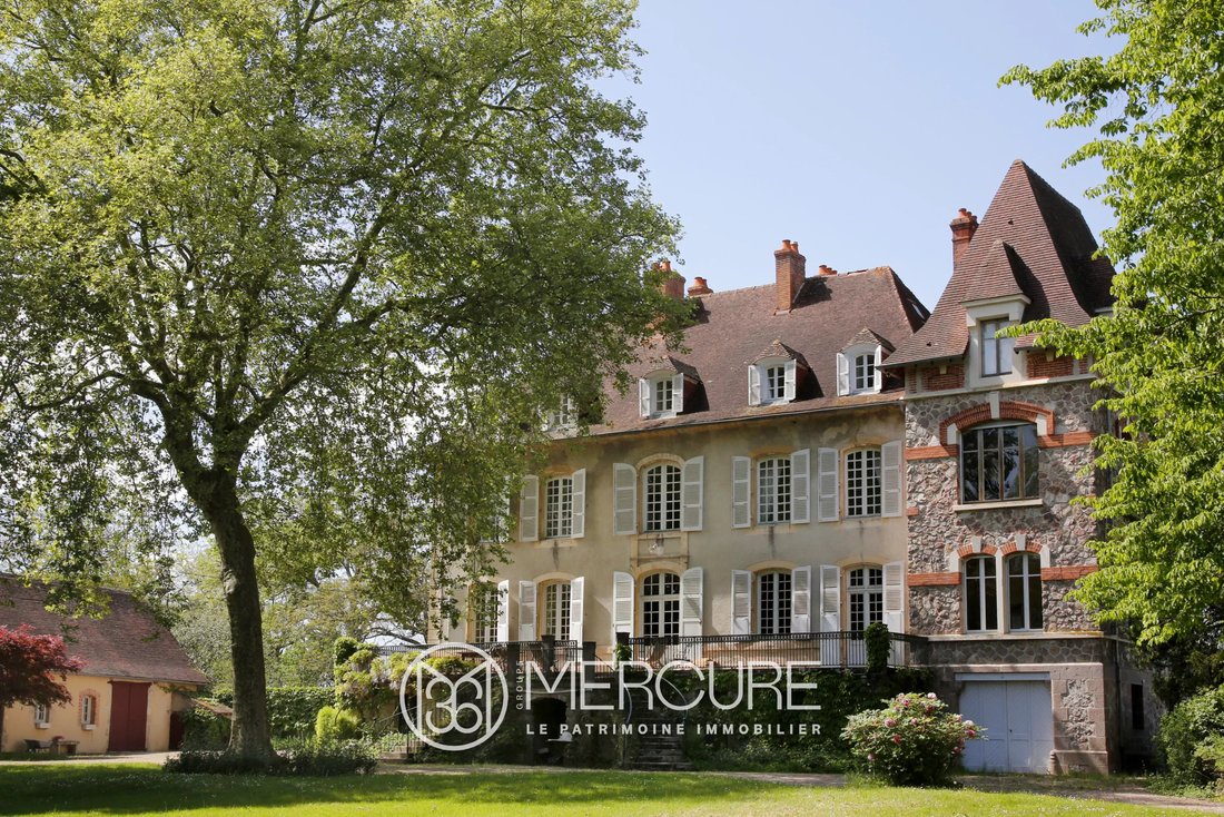 Estate in Treteau, Auvergne-Rhône-Alpes, France 1 - 15919735