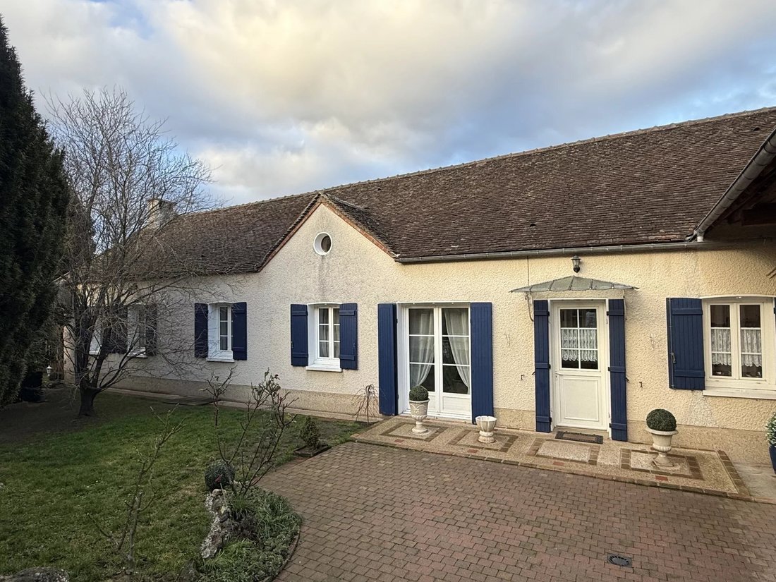 House in Villeneuve-la-Guyard, Bourgogne – Franche-Comté, France 1 - 17020671