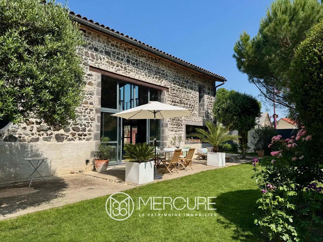 Estate in Malintrat, Auvergne-Rhône-Alpes, France 1 - 15921480