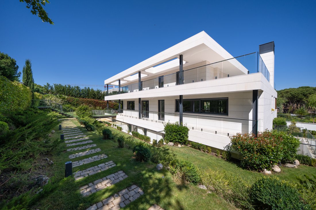 Villa in Pozuelo de Alarcon, Comunidad de Madrid, Spain 1 - 17020597