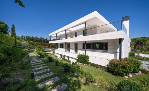 Villa in Pozuelo de Alarcon, Community of Madrid, Spain 1