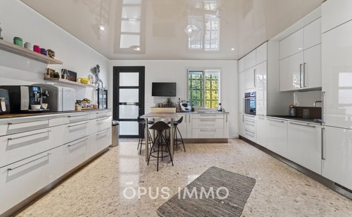 Château 1330 M² Sur 13 Ha Proximité Nimes