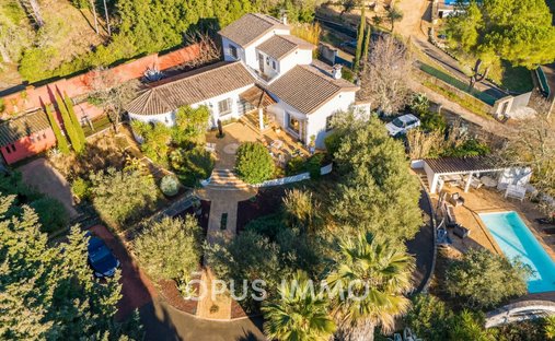 Château 1330 M² Sur 13 Ha Proximité Nimes