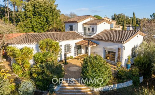 Château 1330 M² Sur 13 Ha Proximité Nimes