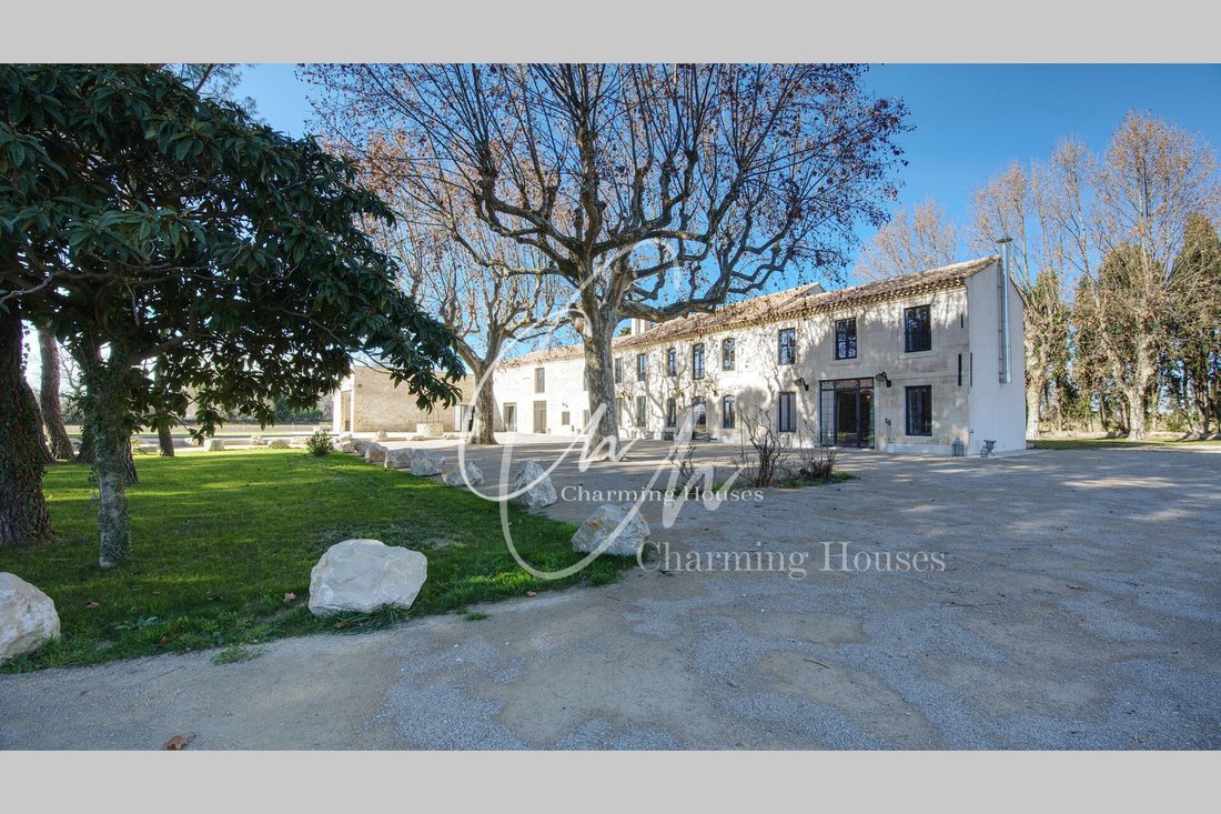 Villa in Arles, Provence-Alpes-Côte d'Azur, France 1 - 17020576