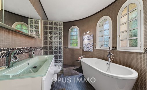 Château 1330 M² Sur 13 Ha Proximité Nimes