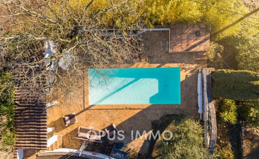 Château 1330 M² Sur 13 Ha Proximité Nimes