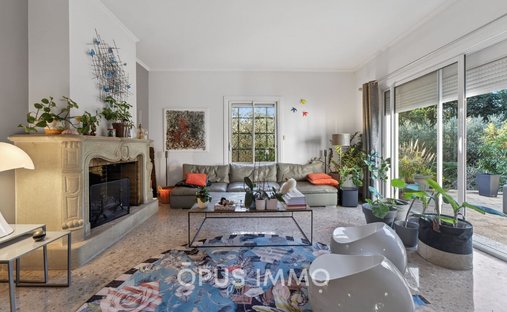 Château 1330 M² Sur 13 Ha Proximité Nimes