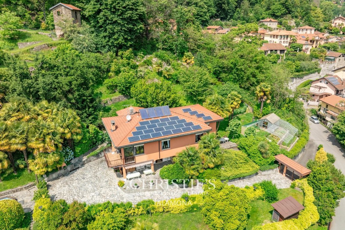 Villa in Dumenza, Lombardy, Italy 2 - 15362572